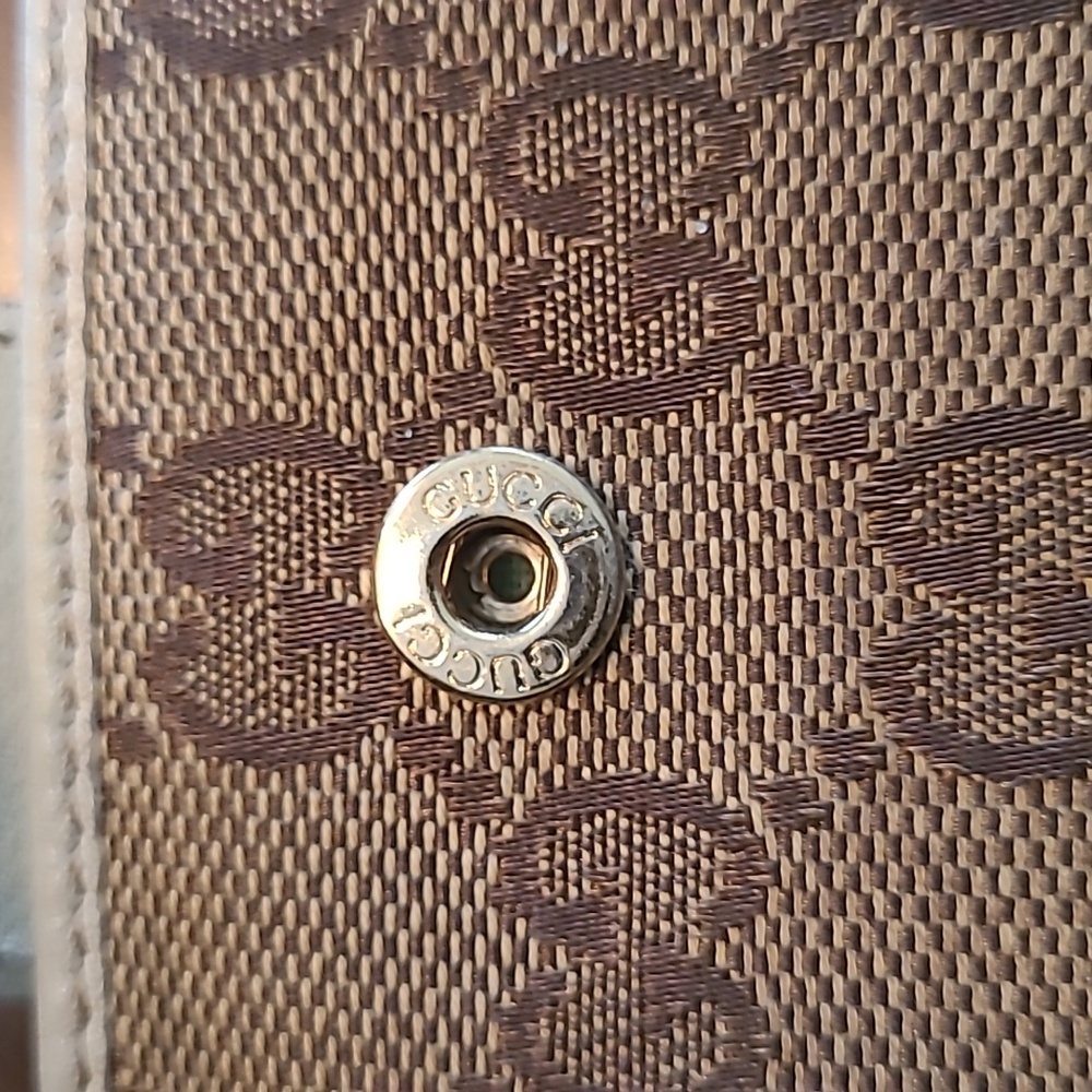 Gucci Bifold Monogram Snap Wallet - Picture 13 of 13